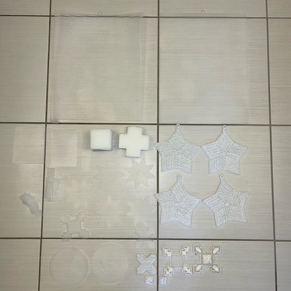 Plastic canvas different shapes and pieces - Picture 9 of 11